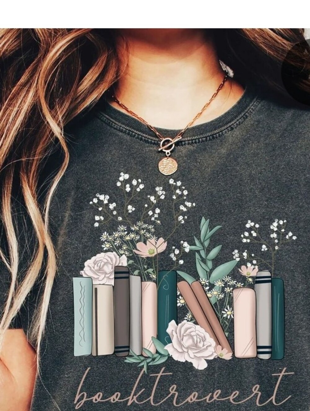 Book Lover Graphic Tee in Gray Large Like New